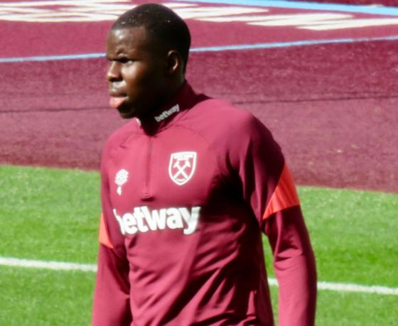 kurt zouma i treningsdrakt under oppvarming for west ham