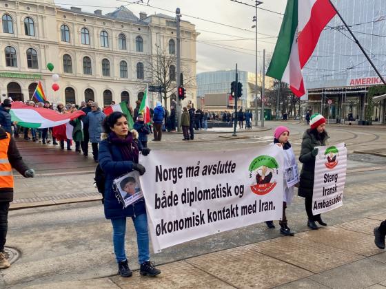 Demonstrasjonstog på jernbanetorget