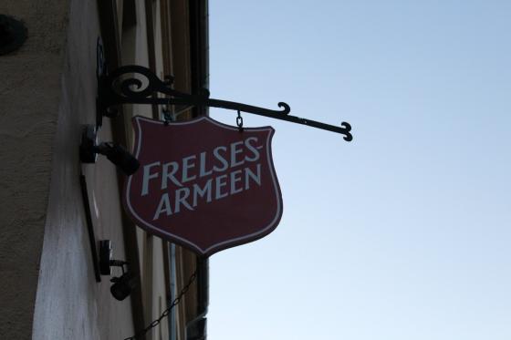 Skilt med frelsesarmeens logo