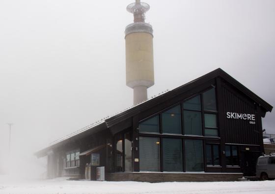 Skimore Oslo er dekket av snø etter over en måned med snøproduksjon. 