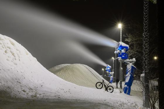 Snøkanoner på Skullerudstua