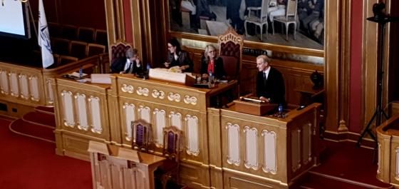 Statsminister Jonas Gahr Støre holder tale på Stortinget til NATO-forsamlingen