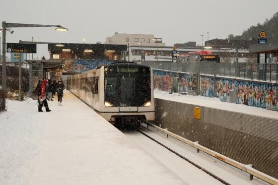 T-banen på Skullerud i fullt snøvær