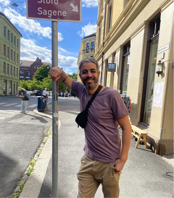 Yosef Hadoui poserer på Grünerløkka. 