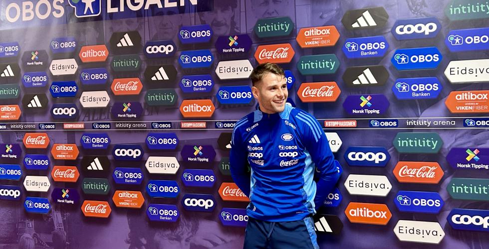 Muamer Brajanac smiler bredt i intervjusonen etter kamp.