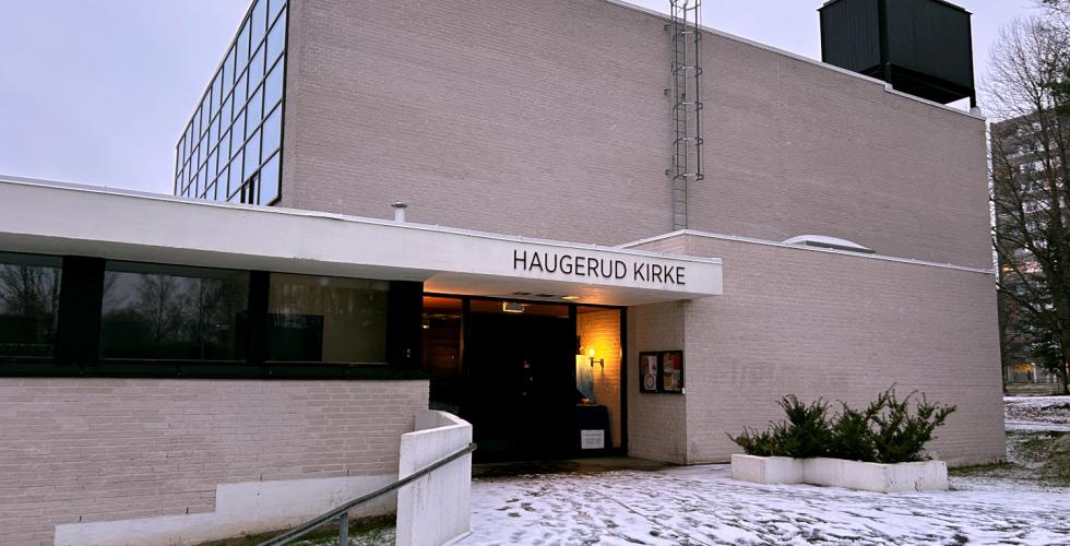 Haugerud kirke er en ny og moderne kirke som ligger i Østensjø-området.