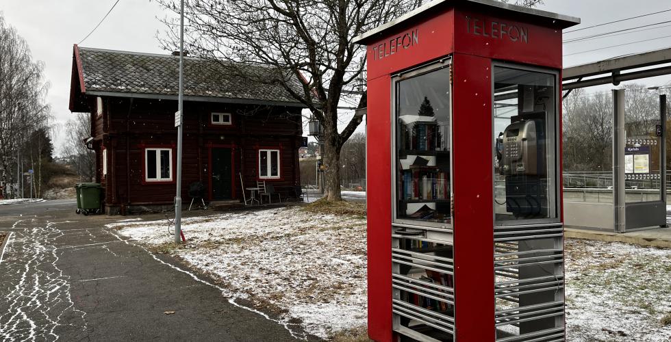 Åstedet: Telefonkiosken ved Kjelsås stasjon. Foto: Per Sekse Eggen.