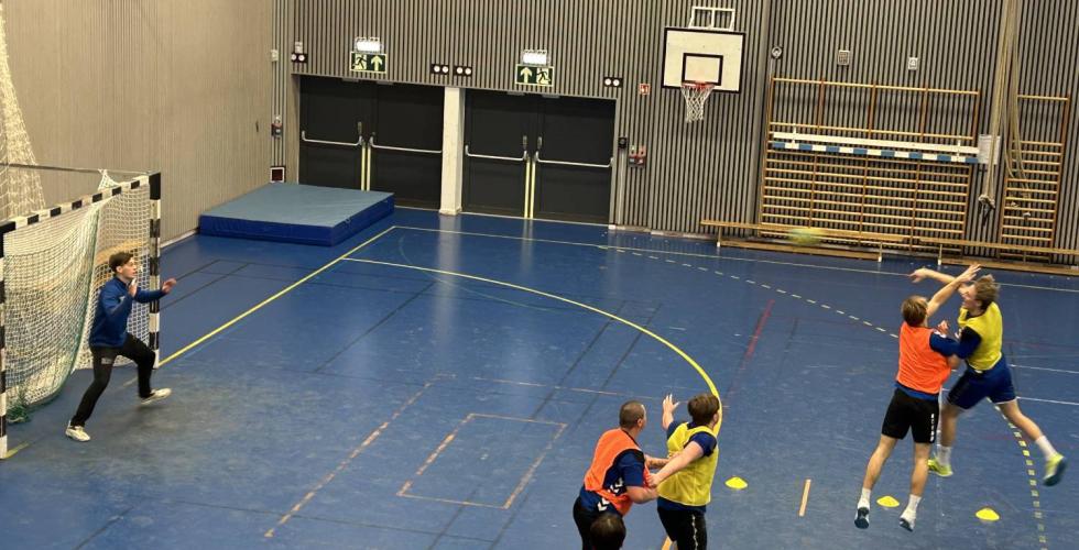 Kjelsås spiller 3 mot 3 på trening
