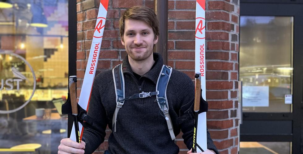 Bilde av aktivitetsleder Rasmus Stene (30). 