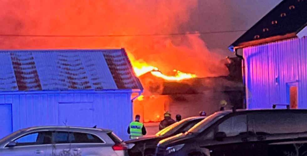 Hus i flammer