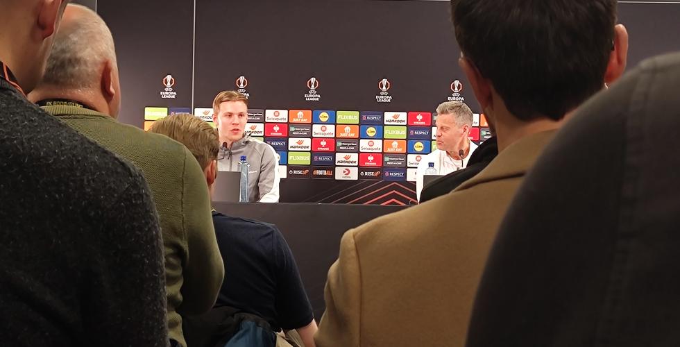 Jens Petter Hauge og Kjetil Knutsen på pressekonferanse