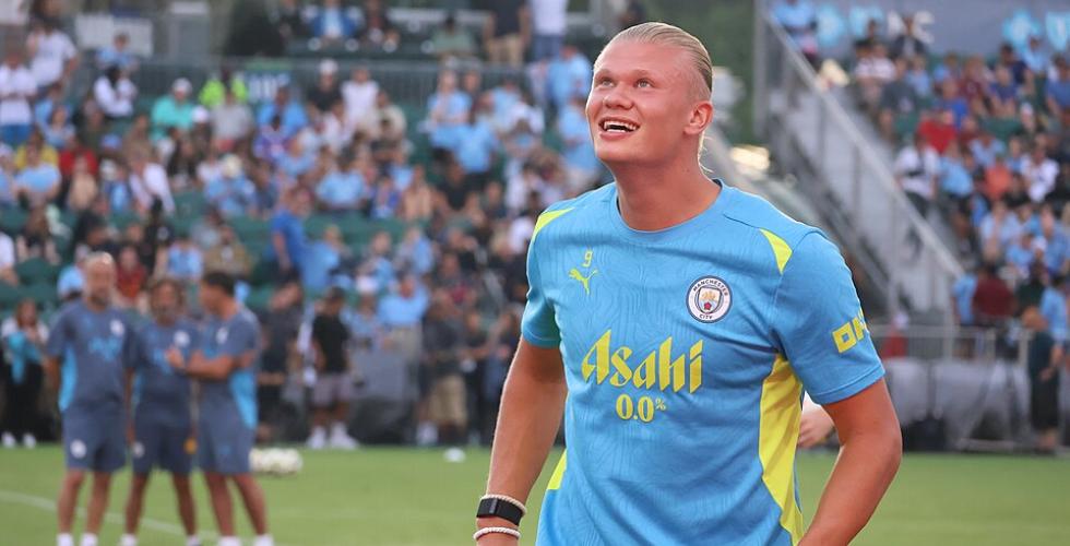 Erling Haaland under oppvarming med City.