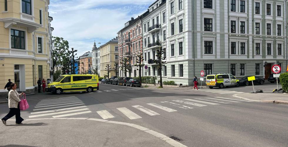 Ambulanse og politi på stedet ved Briskeby