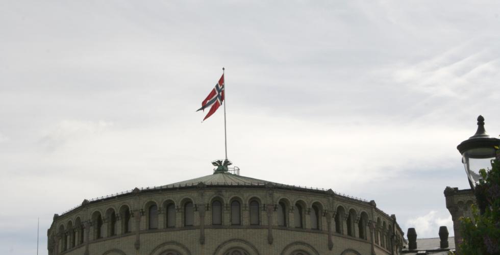 norsk flagg på stortinget
