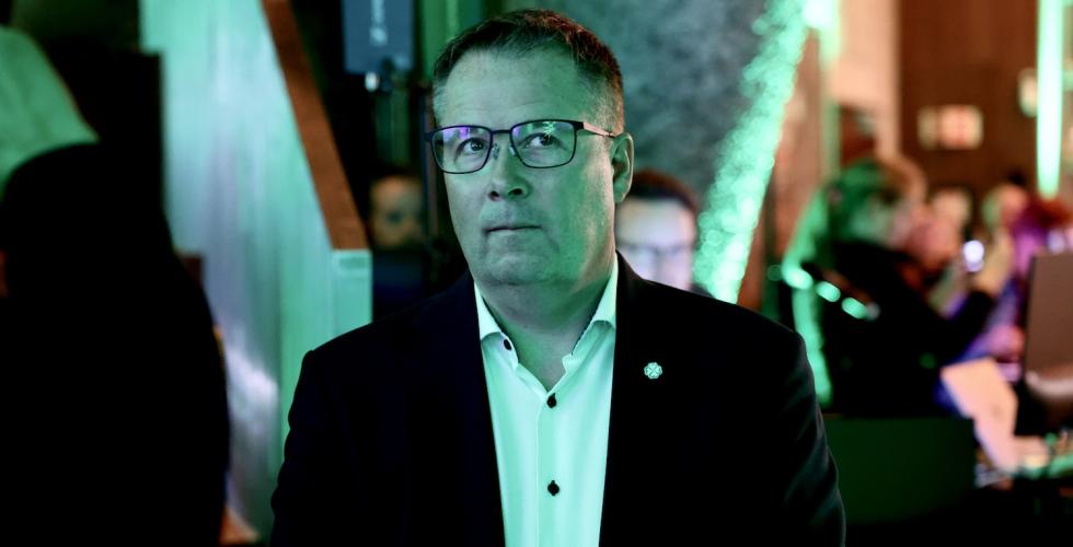 Bjørn Arild Gram venter i spenning på valgresultater