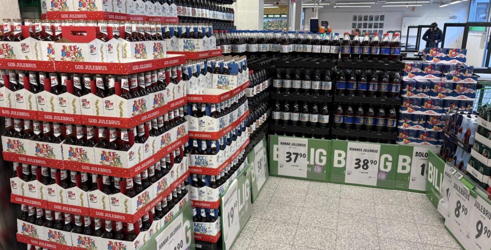 stabler med julebrus i en kiwi butikk.