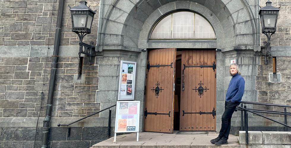 Reiner Schaufler foran Vålerenga Kirke