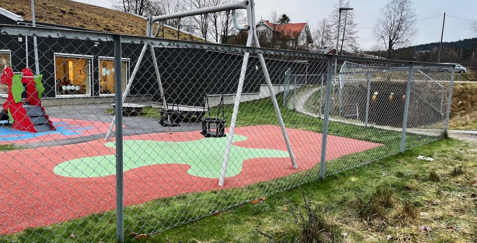 Tomt lekestativ på barnehage på Stovner 