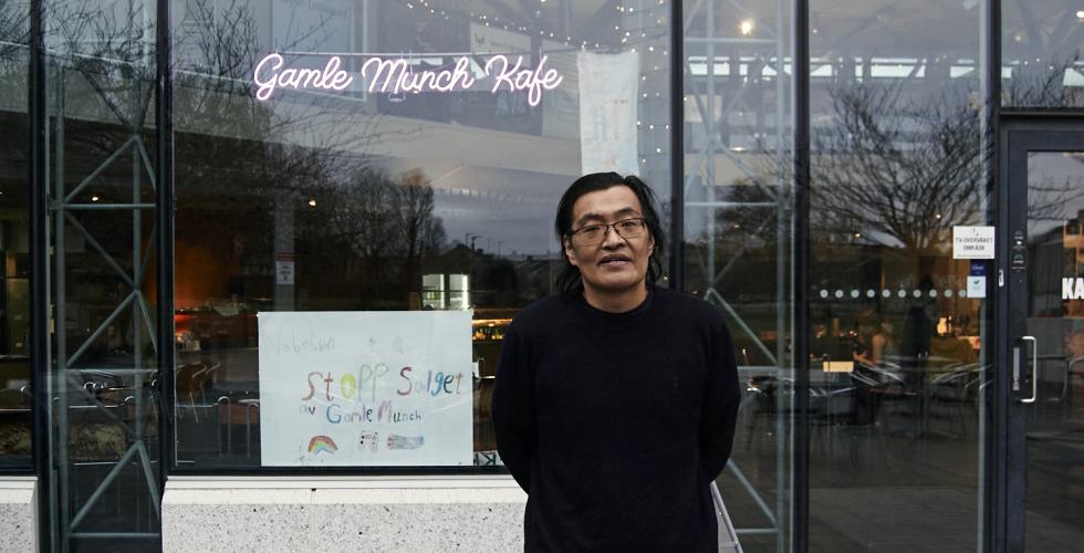 Ole Pedersen står utenfor kafeen på Gamle Munch. 