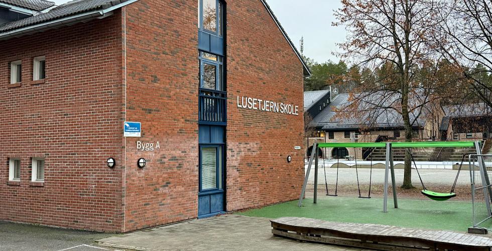 Utenfor Lusetjern barneskole