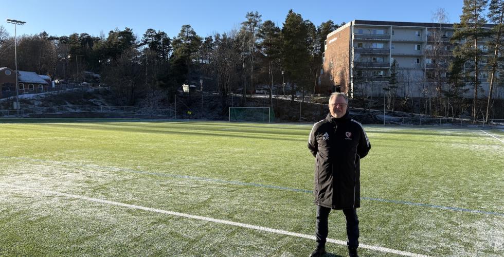 Knut Rød er en av flere ansatte ved fotballavdelingen på Holmlia SK.
