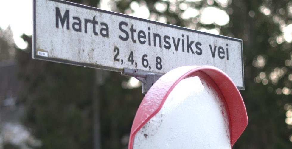 marta steinsviks vei skilt med speil