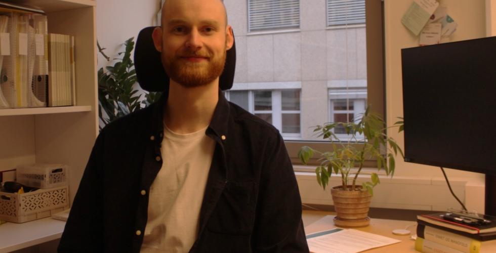 Forsker p&aring; kontoret sitt