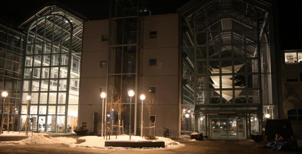 Glassg&aring;rd p&aring; NTNU i Trondheim p&aring; kvelden