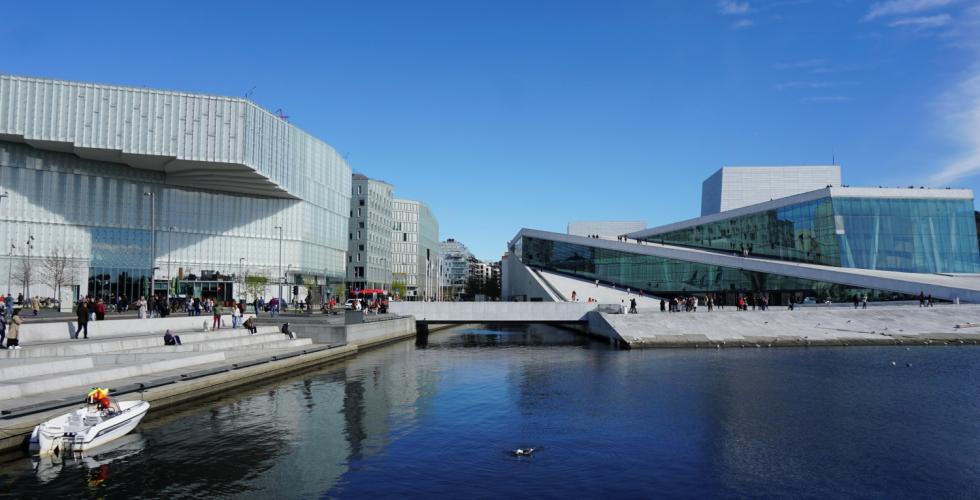 Operaen, MUNCH og Deichman ligger side om side langs Oslofjorden, som en moderne kulturrekke.