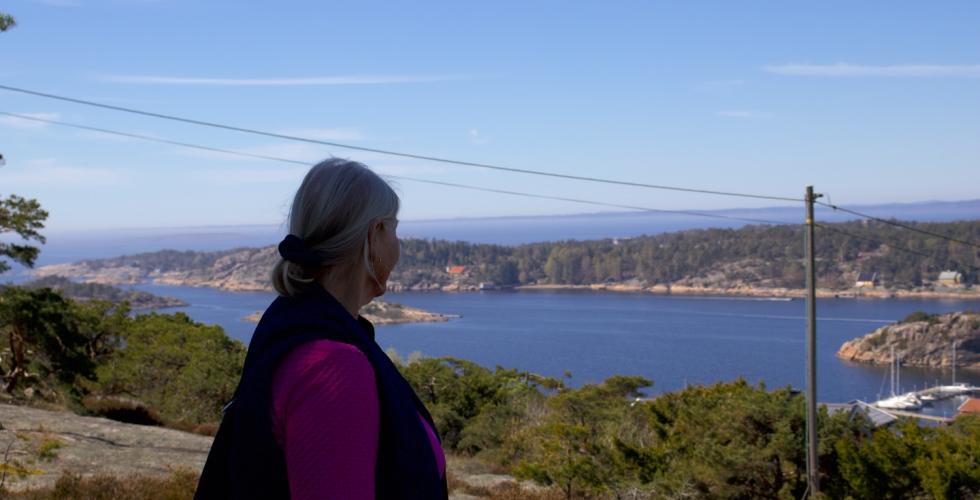 Unni ser utover Hank&oslash;
