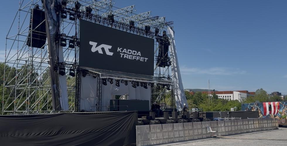 Scenen p&aring; kaddatreffet
