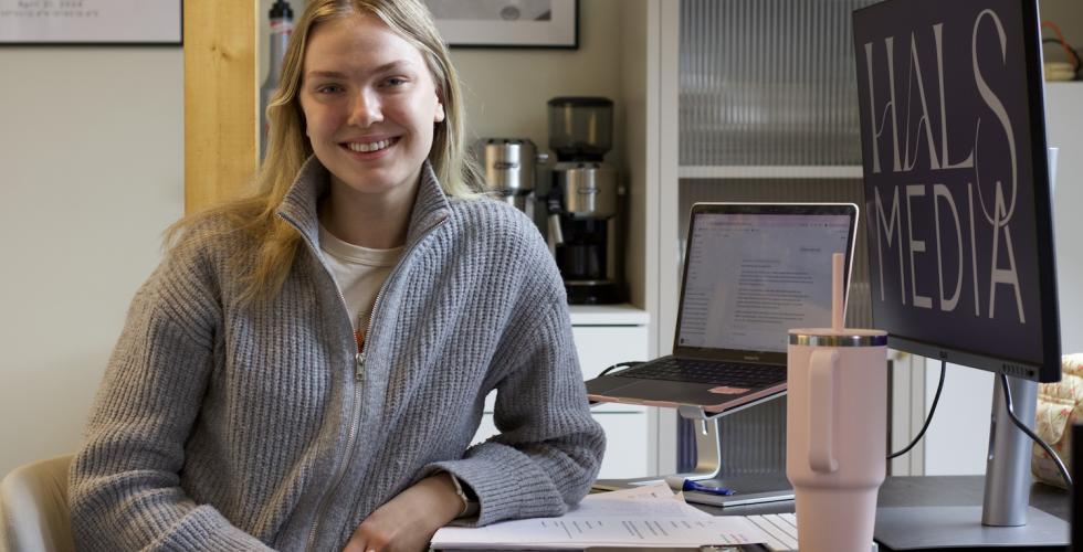 Marie Hals (21) fullf&oslash;rer en bachelorgrad i medier og kommunikasjon ved OsloMet