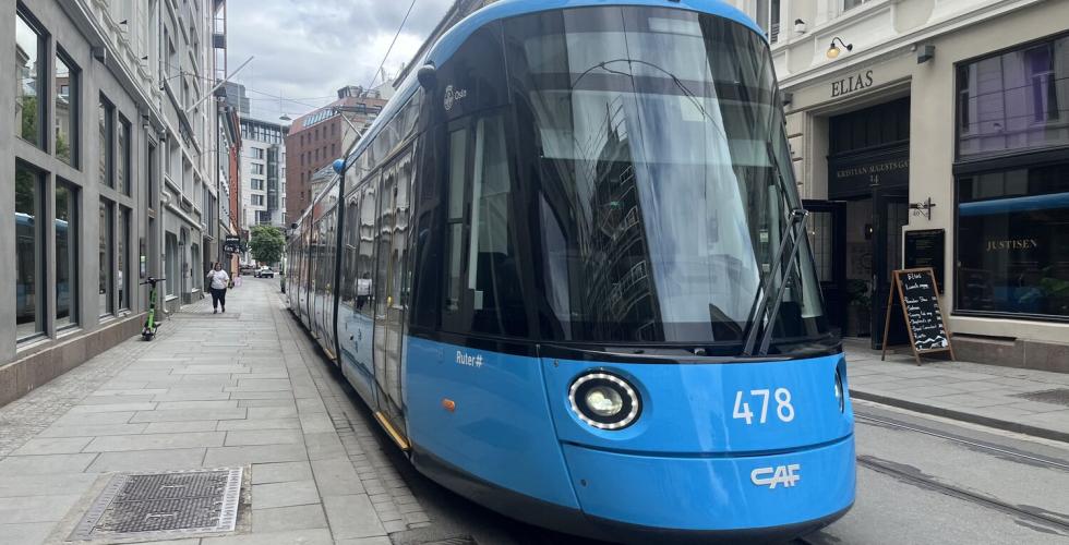Bl&aring; trikk kj&oslash;rer i Tulinl&oslash;kka