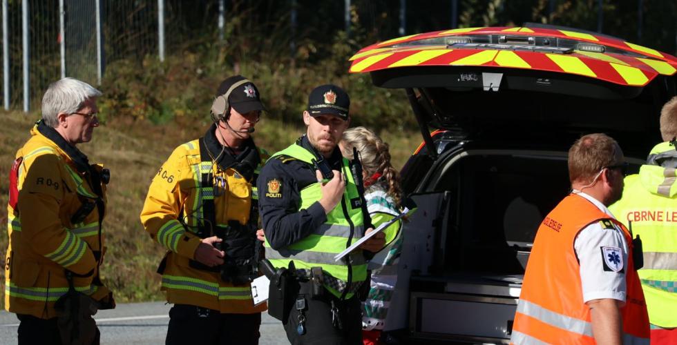 Utrykningspersonell utenfor Rallerudtunnelen