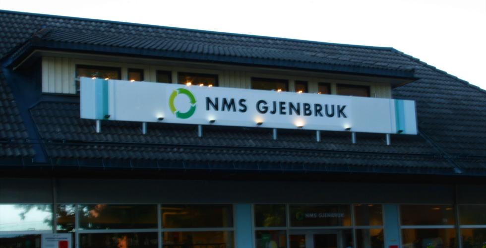 Forsiden av en av NMS Gjenbruk sine butikker.