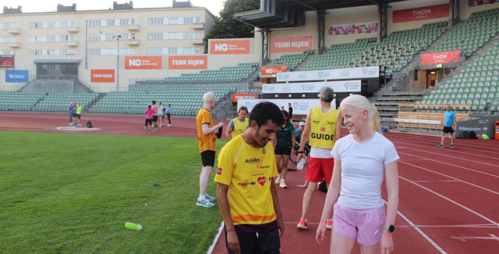 Utøvere på paratrening på Bislett stadion