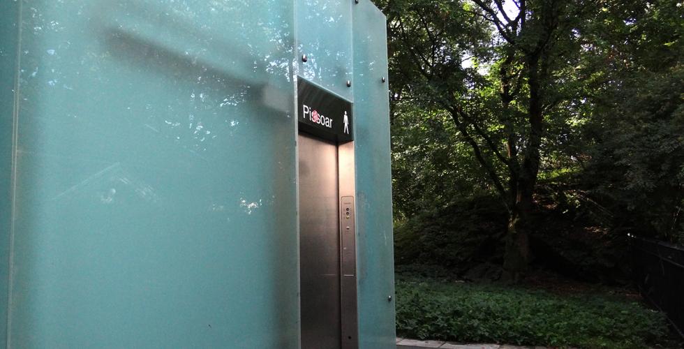 Et offentlig urinal 