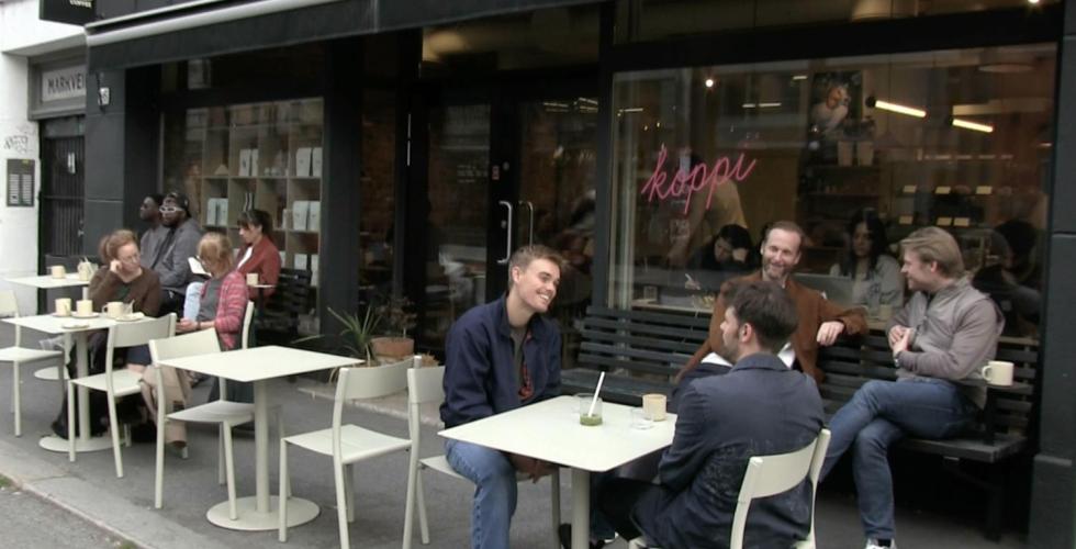 Hakone cafe på Grunerløkka. Folk koser seg med matcha.