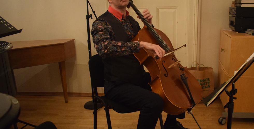 anton dymkov spiller cello