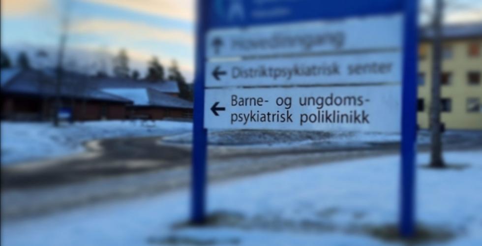 Skilt foran sykehus som viser vei til barne- og ungdomspsykiatrien (BUP)