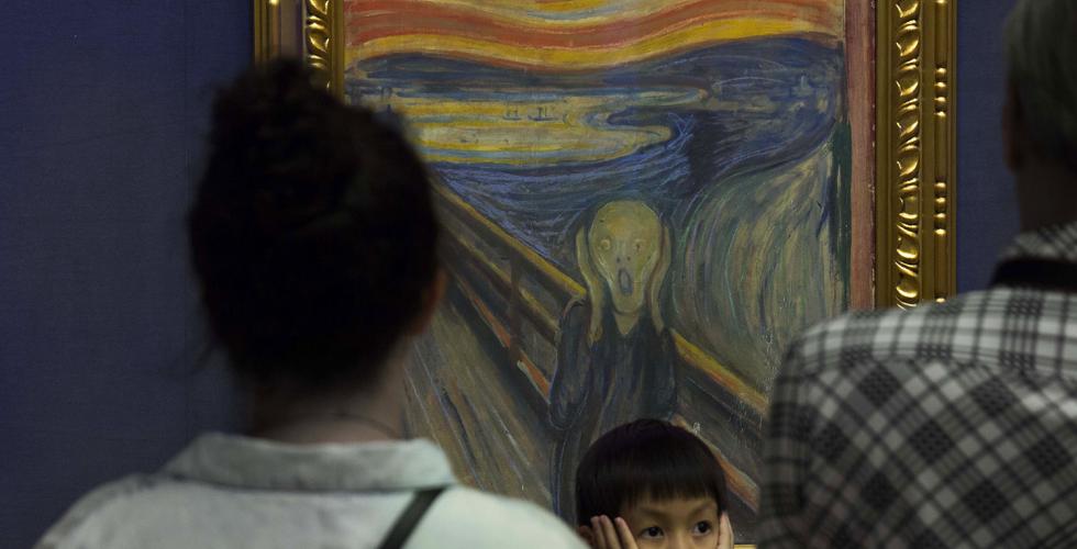 Edvard Munch "Skrik" og folk på museet