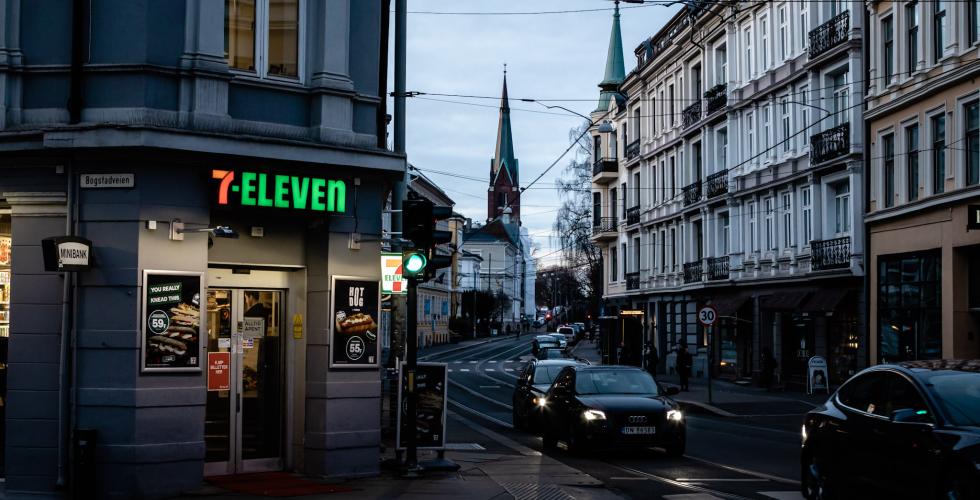 7-eleven i Bogstadveien, og gaten ved siden av.