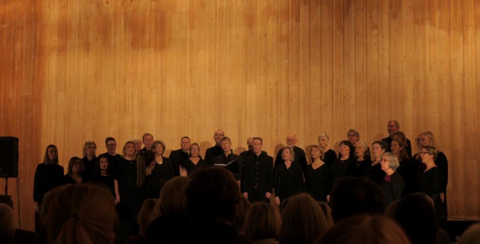 Hele koret under konserten