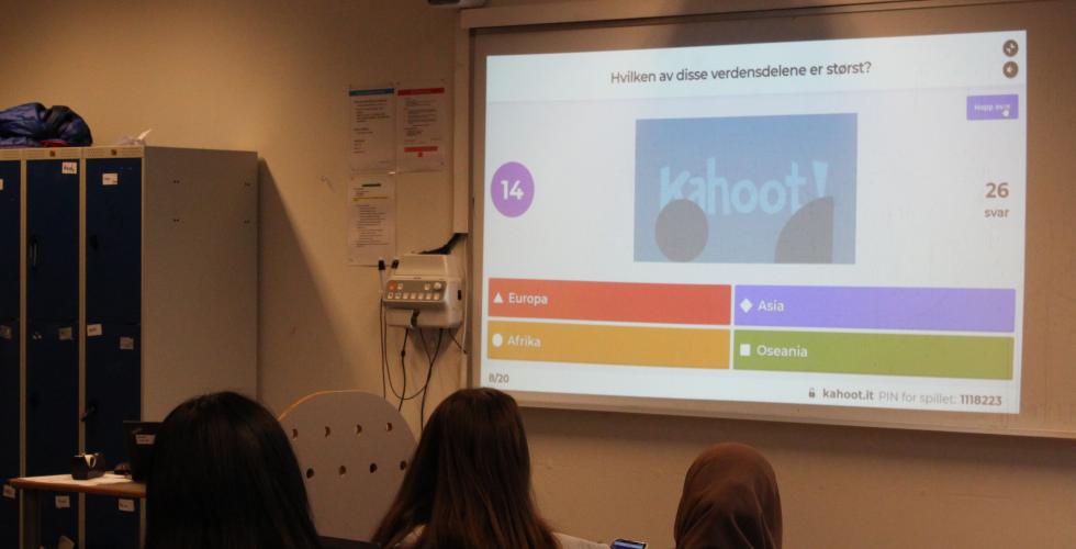 Kahoot på storskjerm i et klasserom