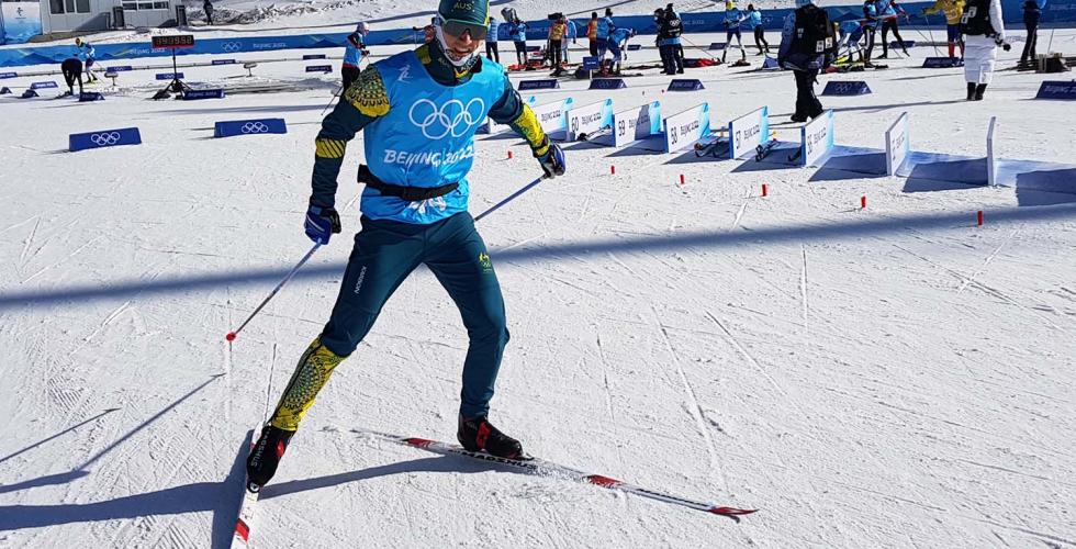 Lars Young Vik går på ski under OL i Beijing 2022