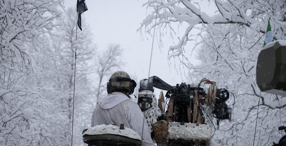 militæret øver i snø 