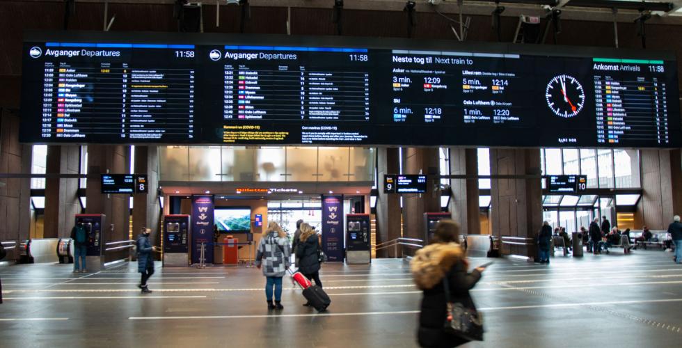 Oslo S Jernbanetorget tog