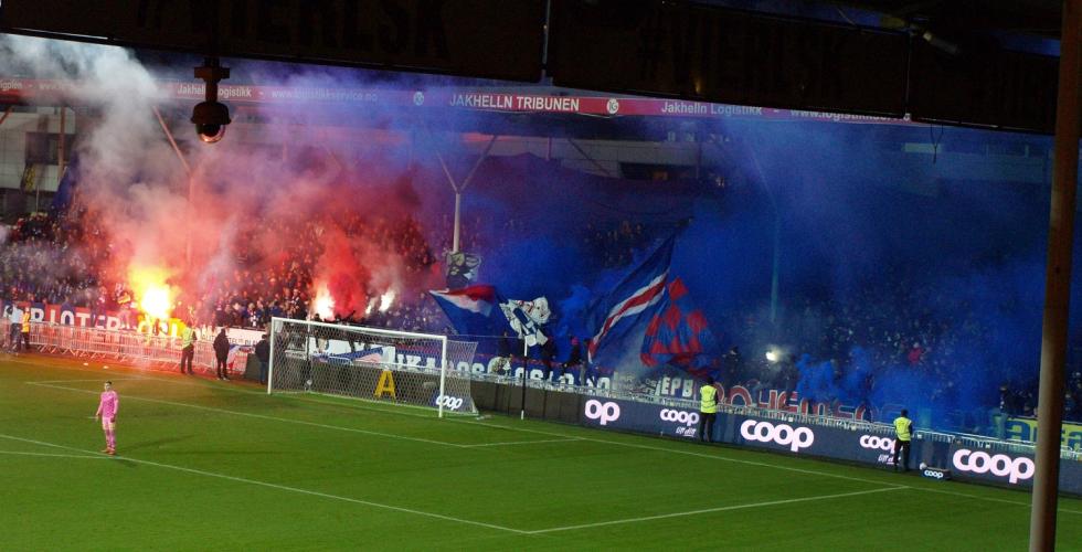 R&oslash;ykeffekter i r&oslash;de og bl&aring; farger