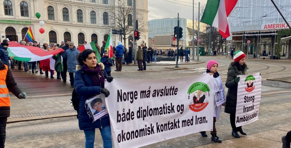 Demonstrasjonstog på jernbanetorget