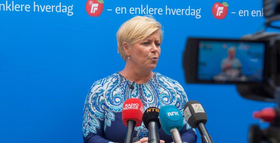 Siv Jensen er fotografert under en pressekonferanse 